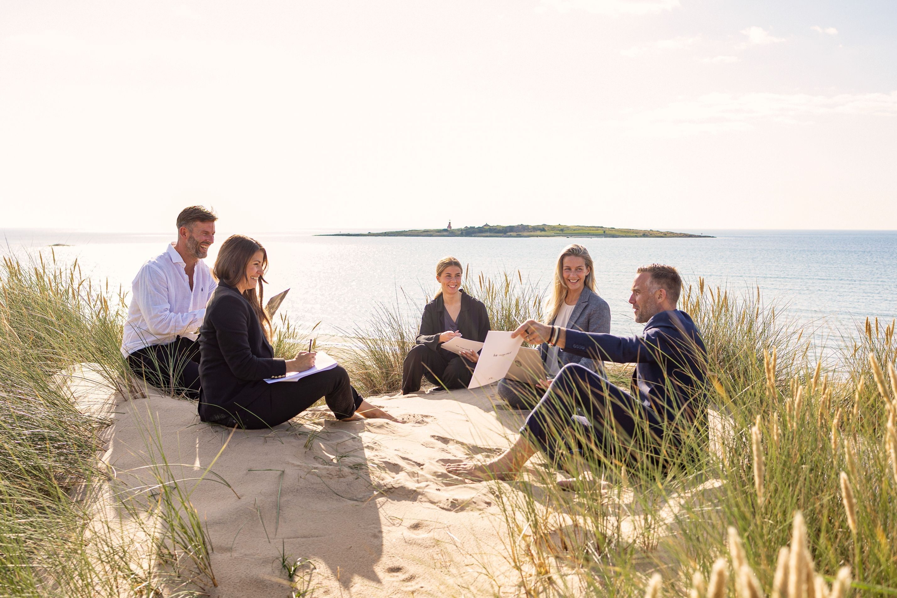 Konferensgrupp på Tylösand strand.